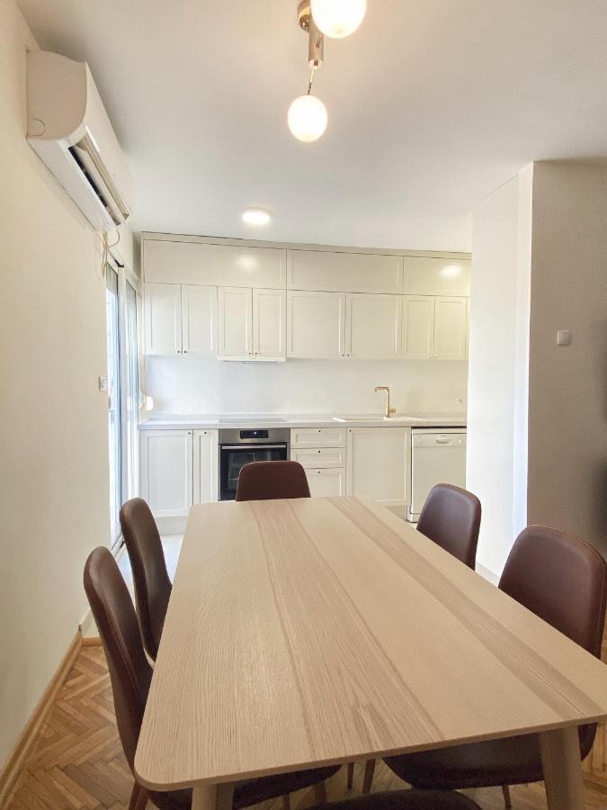 Chic 3 Bedroom In Center Appartement