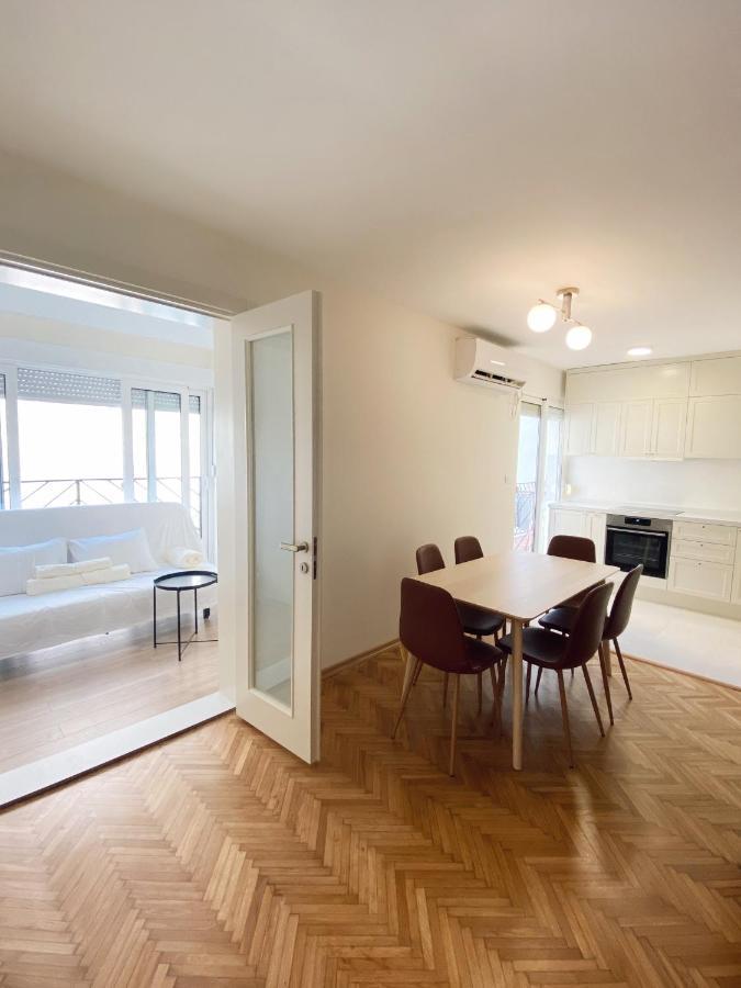Chic 3 Bedroom In Center Apartment *