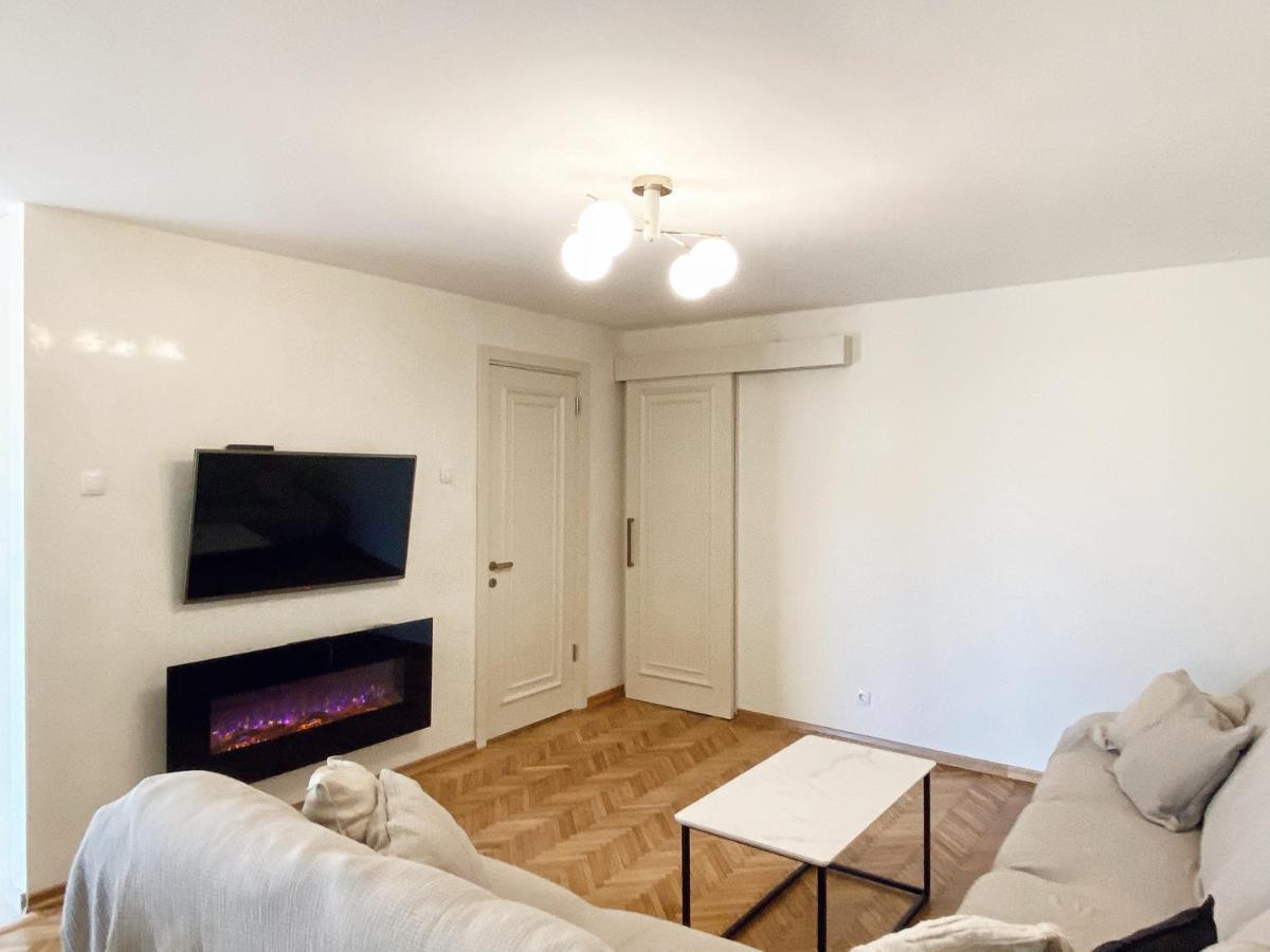 Chic 3 Bedroom In Center Apartment
