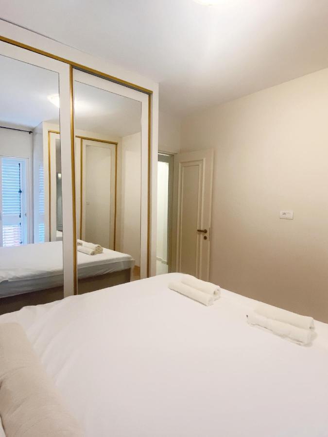 Chic 3 Bedroom In Center